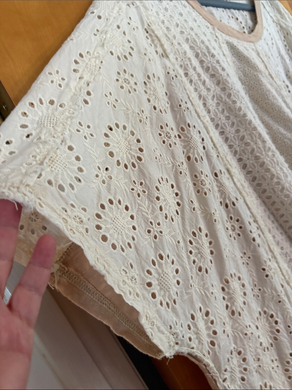 Oli & Hali Beige & Cream Eyelet Oversized Top. LIKE NEW - Picture 3 of 4